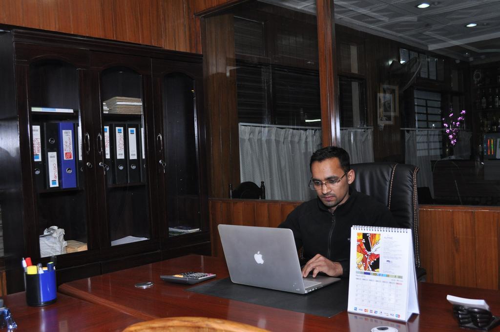 Hotel Florid Kathmandu Bagian luar foto