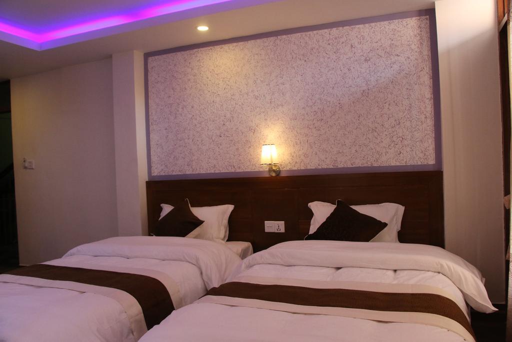 Hotel Florid Kathmandu Bagian luar foto