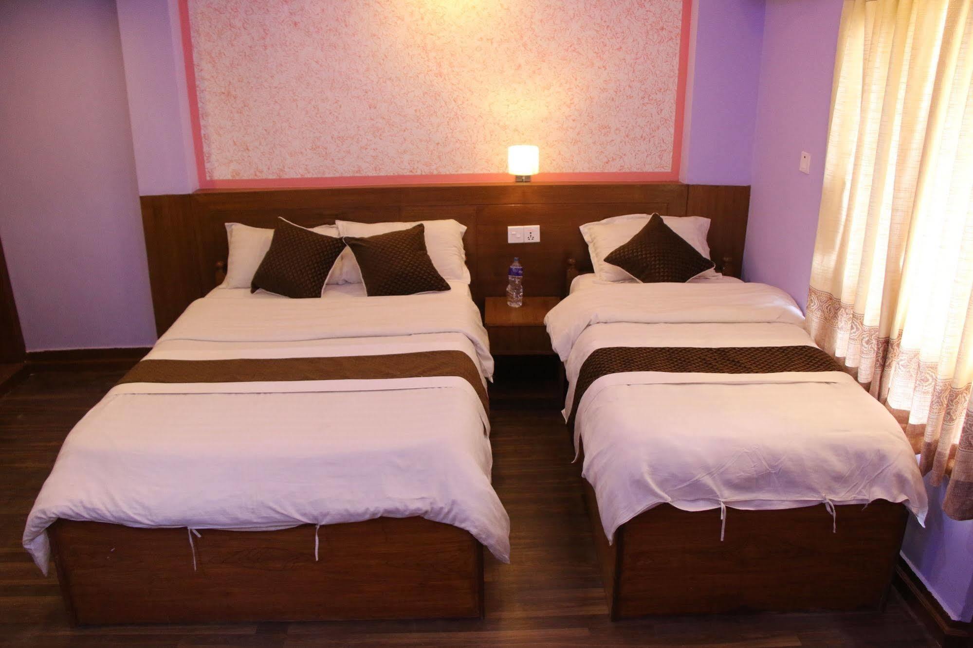 Hotel Florid Kathmandu Bagian luar foto
